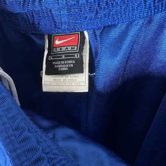 Vintage Nike Duke Blue Devils Basketball Shorts Distressed and stretches - Picture 4 of 4